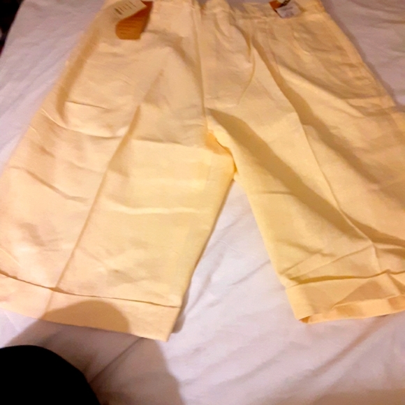 TRUST YELLOW  MEN LINEN SHORT IN SIZE 34 - Picture 12 of 15